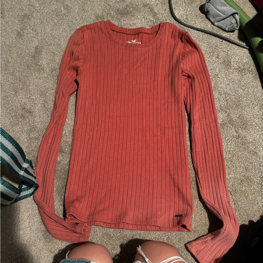 HOLLISTER RED STRETCHY LONG SLEEVE TOP